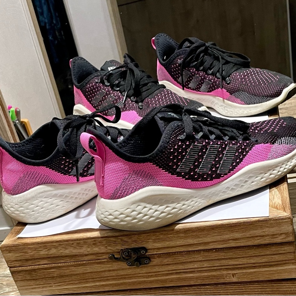 Women’s Adidas Bounce size 7